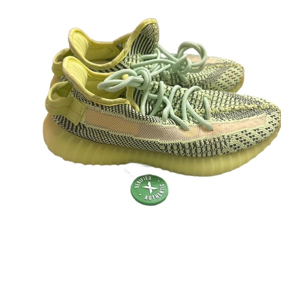 adidas Yeezy Boost 350 V2
Yeezreel (Non-Reflective)
Size 6 men 

New - Picture 6 of 9